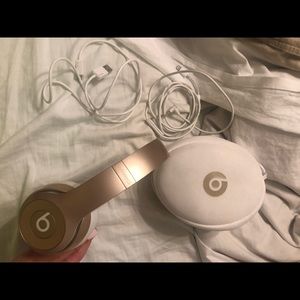 Beats solo wireless headphones
